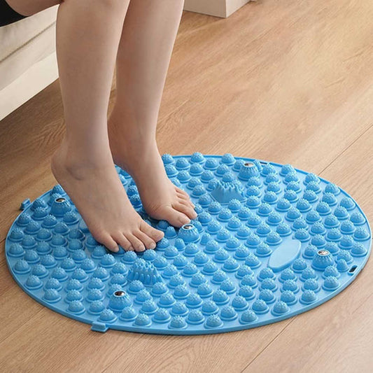 pied poser sur un tapis d acupression rond