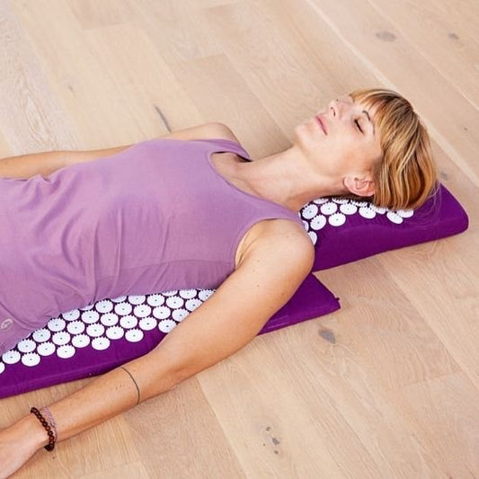 tapis d acupression avec coussin pour detendre le dos et la nuque